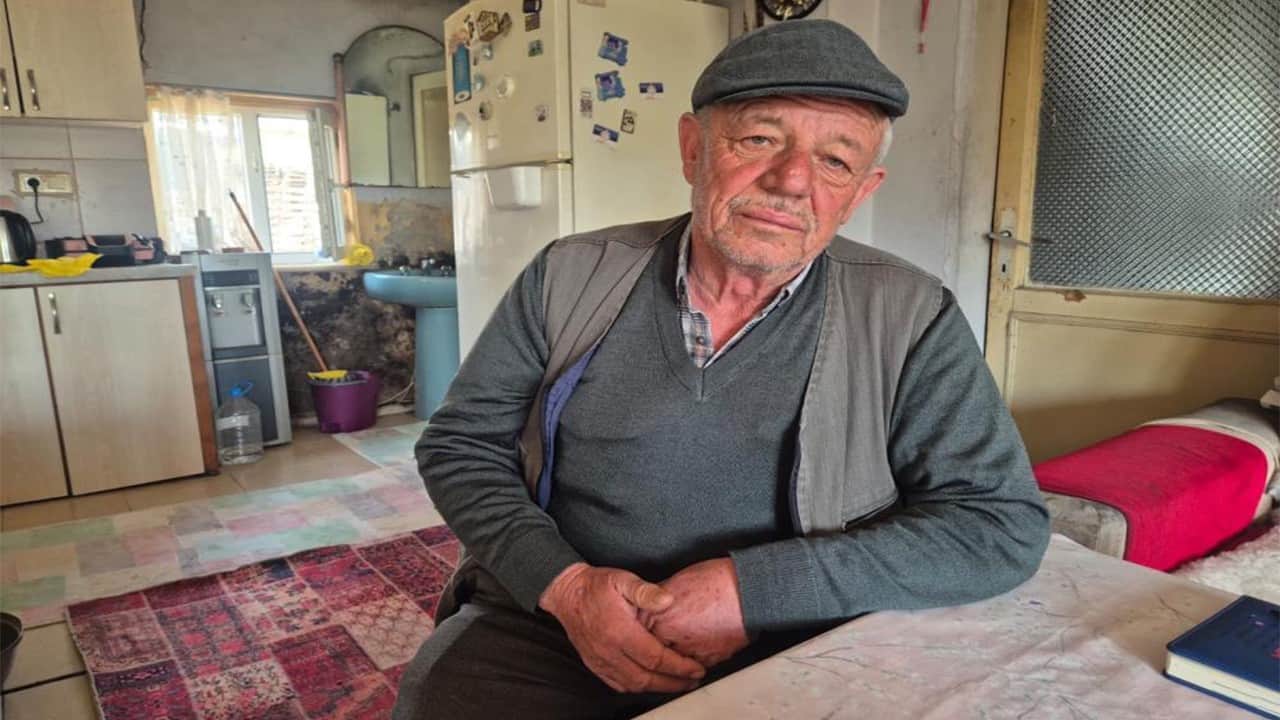 Kahvede içeceğine ilaç atıp parasını çaldılar