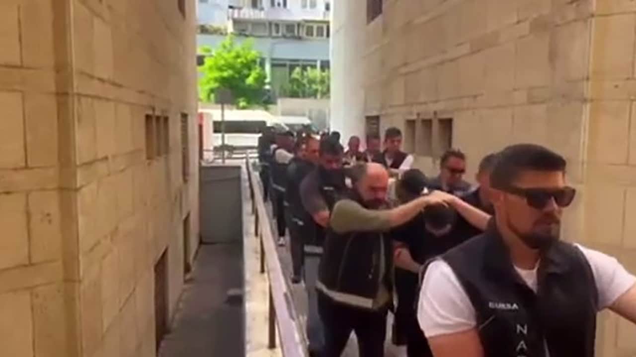 Kapıları kırdılar, çatıda bile aradılar! Dev uyuşturucu operasyonund 79 tutuklama