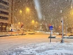 Kar Altında Zorlu Mesai! Sipariş Götüren Kurye Kaza Yaptı