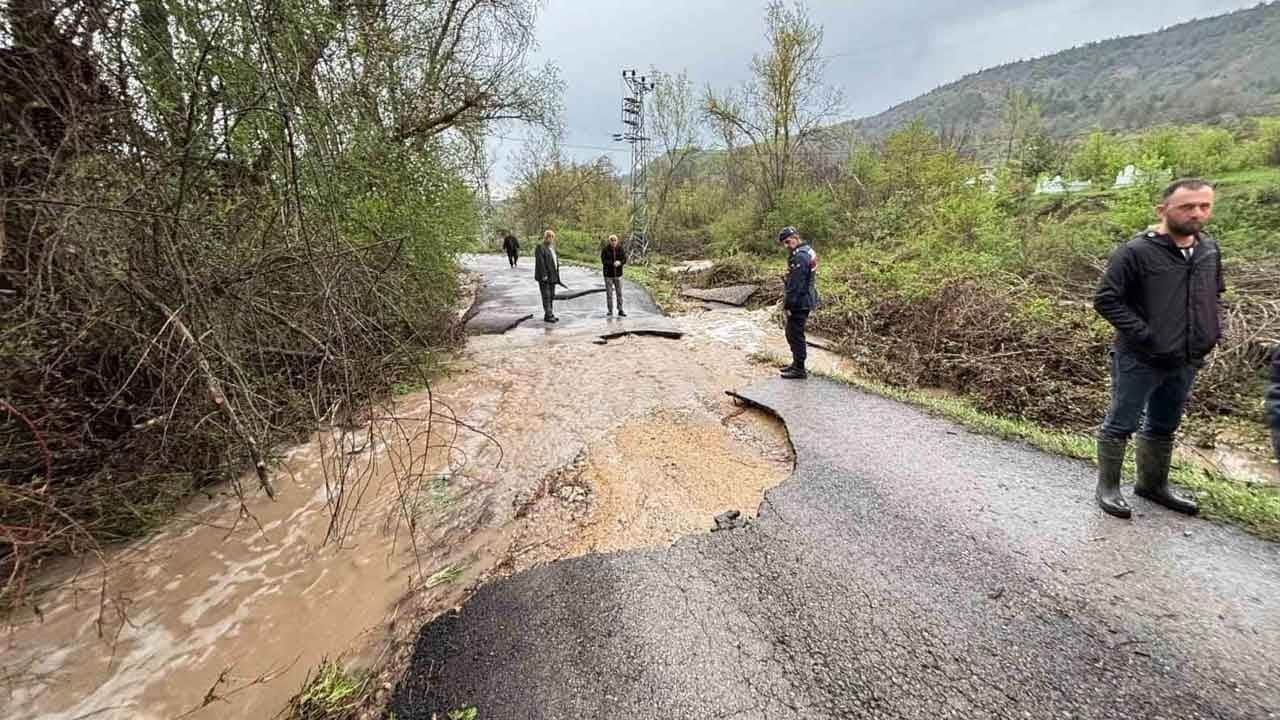 Karabük'te gök delindi, sağanak ve dolu hayatı felç etti!