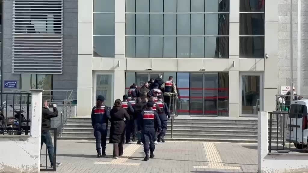 Karadeniz'de zehir tacirlerine şafak operasyonu! Kırklareli Jandarması ve Sahil Güvenlik nefes kesti! 200 kilo uyuşturucu ele geçirildi!