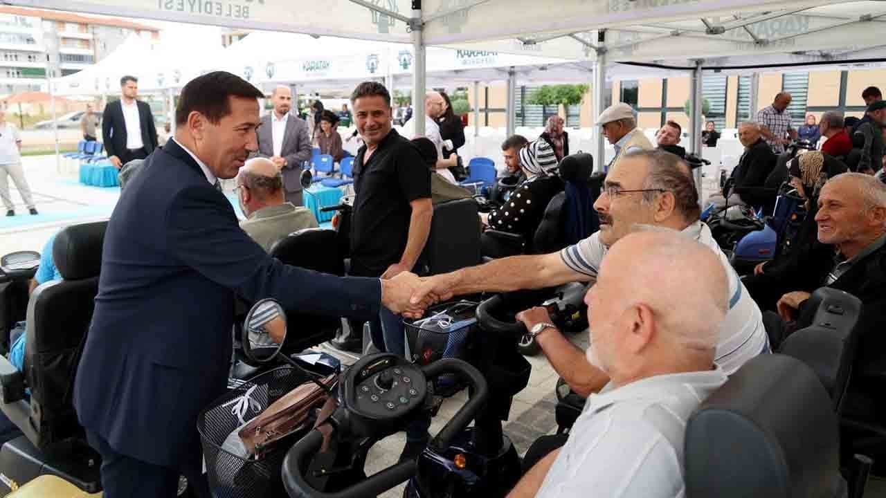 Karatay’da anlamlı destek: 80 engelli bireye akülü araç!