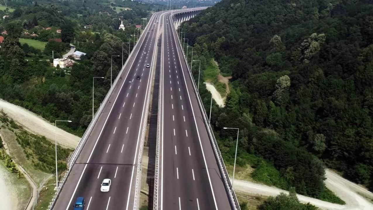 Karayolları uyardı! TEM Anadolu Otoyolu’nun sol şeridi trafiğe kapatıldı