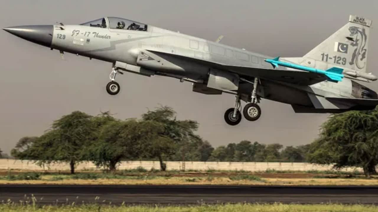 Kardeş ülkede korkunç kaza! 2 pilot hayatını kaybetti