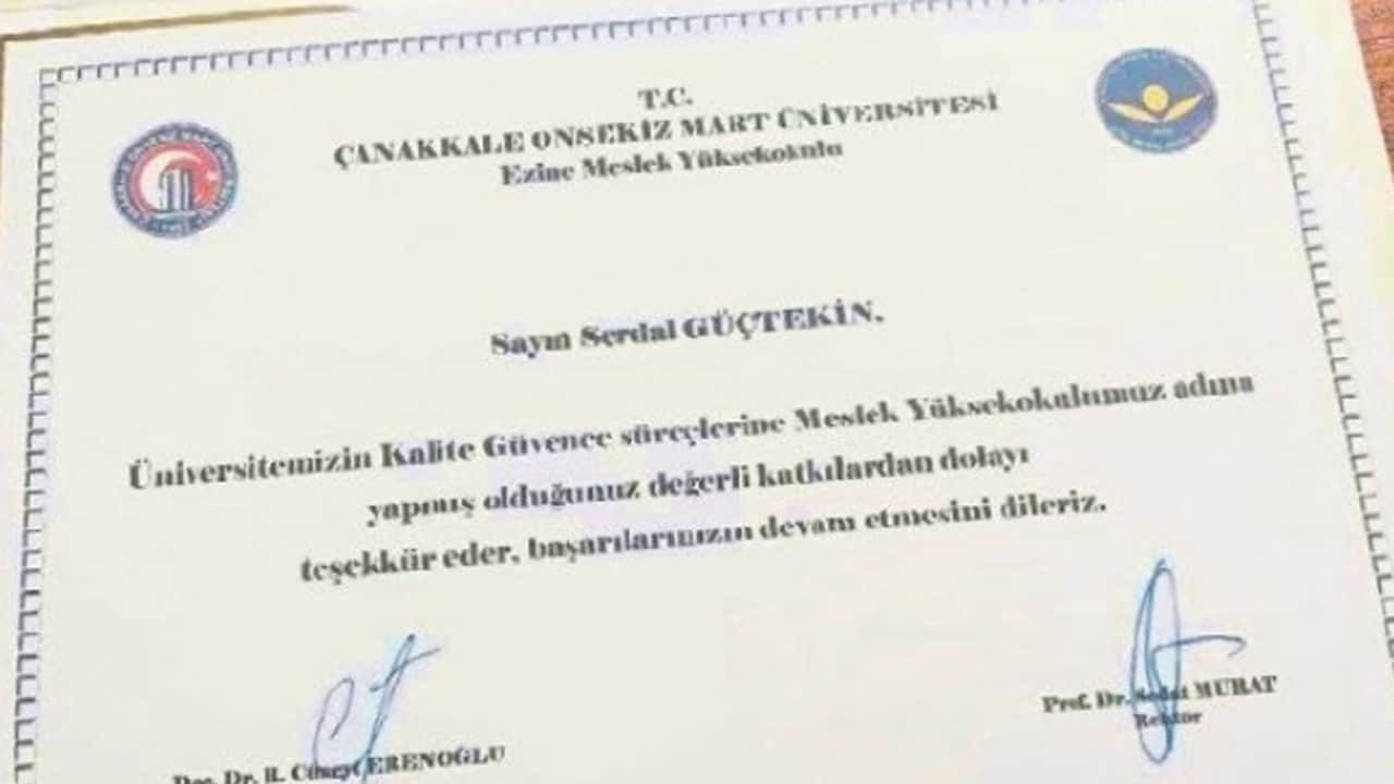 Kariyer hırsızı hademe: Diplomayı rektörden aldı...