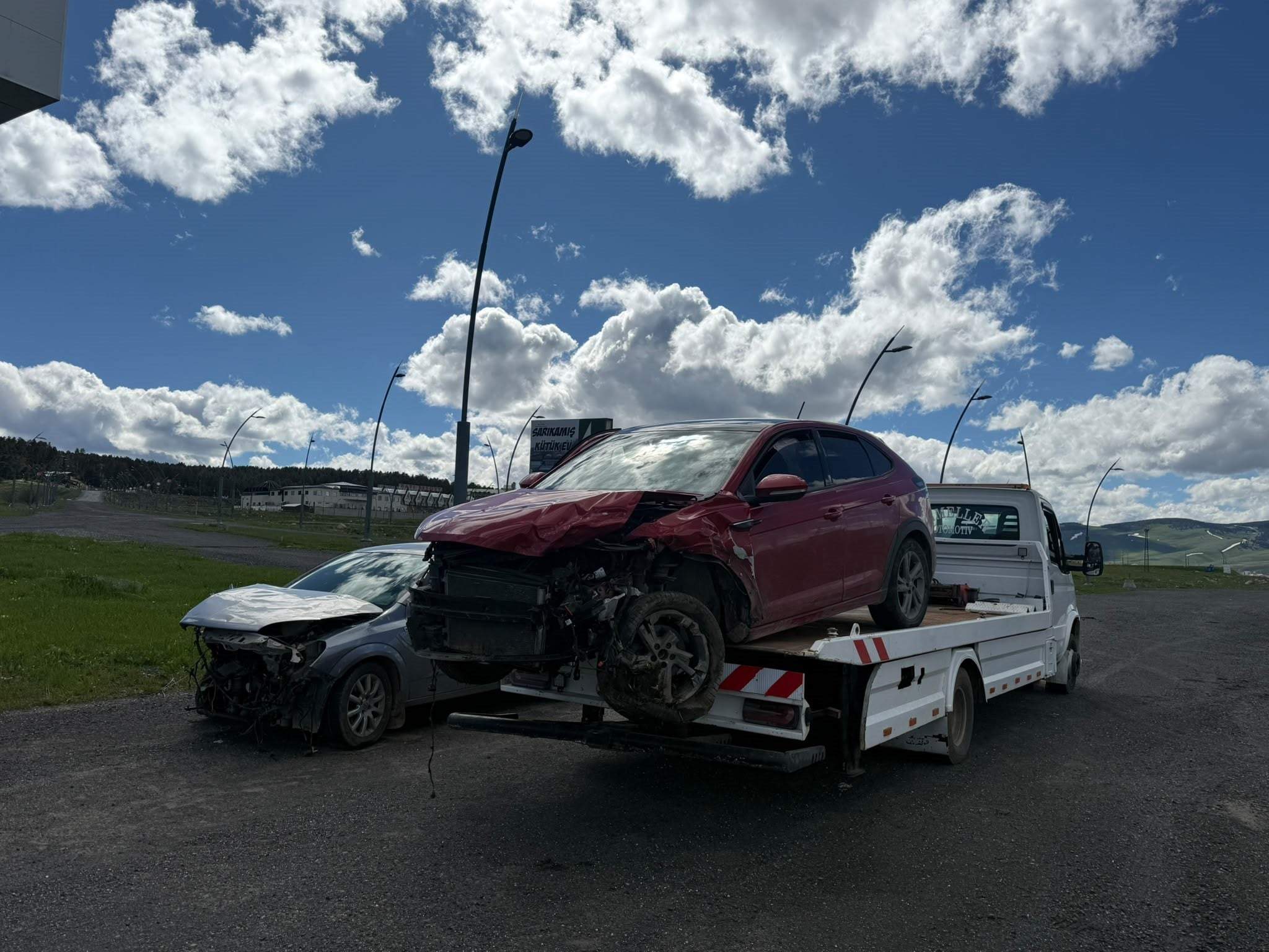 Kars-Sarıkamış kara yolunda kaza: 2 yaralı