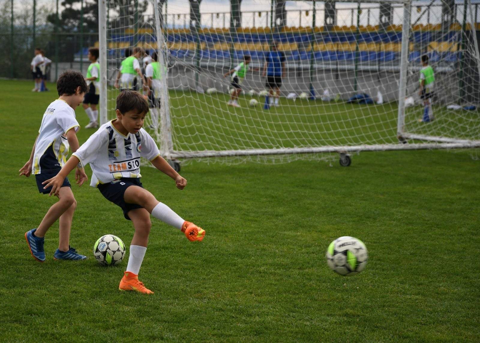 Kastamonu'da 120 çocuğun eğitim gördüğü yaz futbol okulu tamamlandı