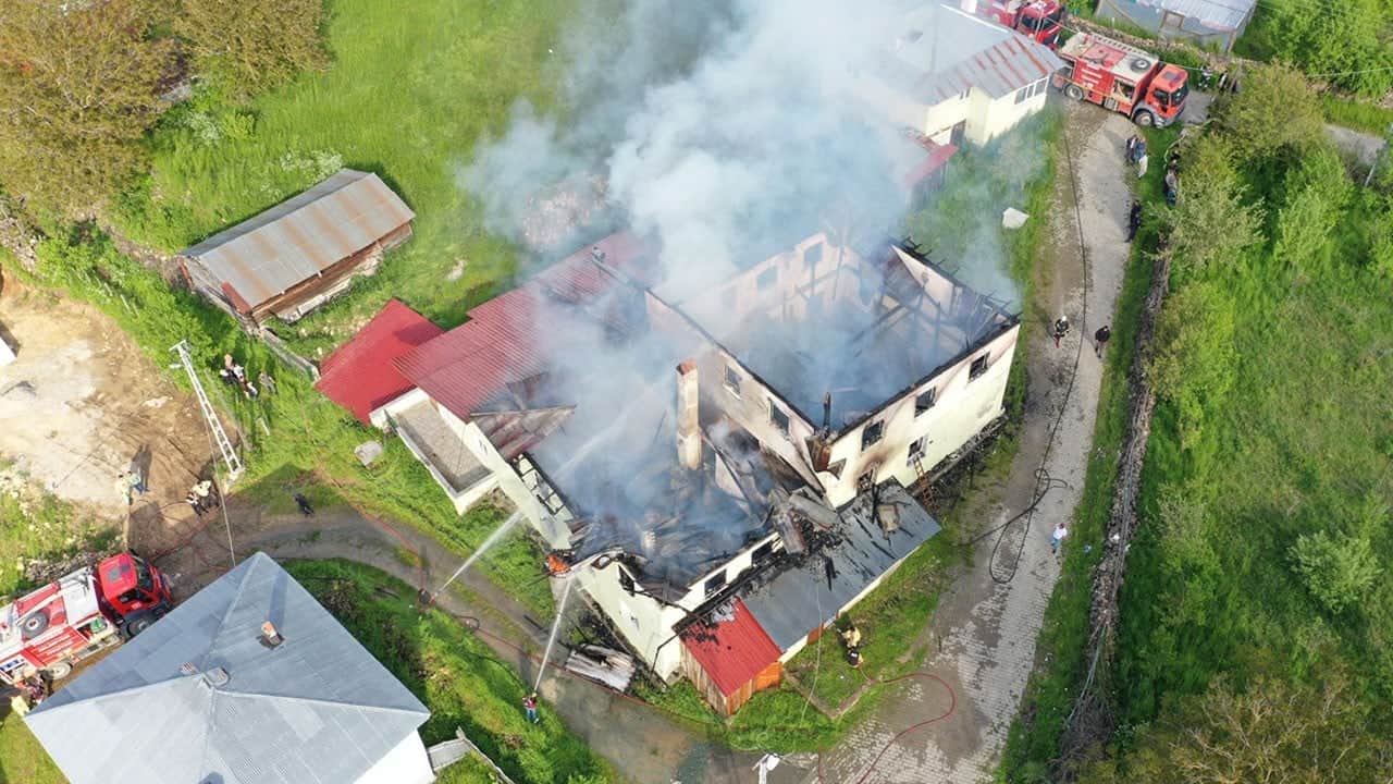Kastamonu'da üzen haber: Köyün tek camisi yangında kül oldu