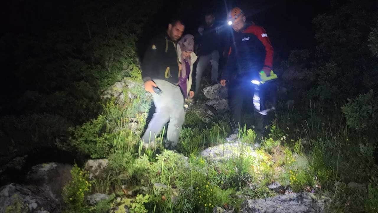 Kayalık arazide mahsur kaldı! AFAD ekipleri kurtardı
