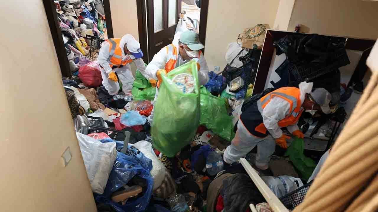 Kayseri'de inanılmaz görüntü: Bir evden 5 kamyon çöp çıktı!