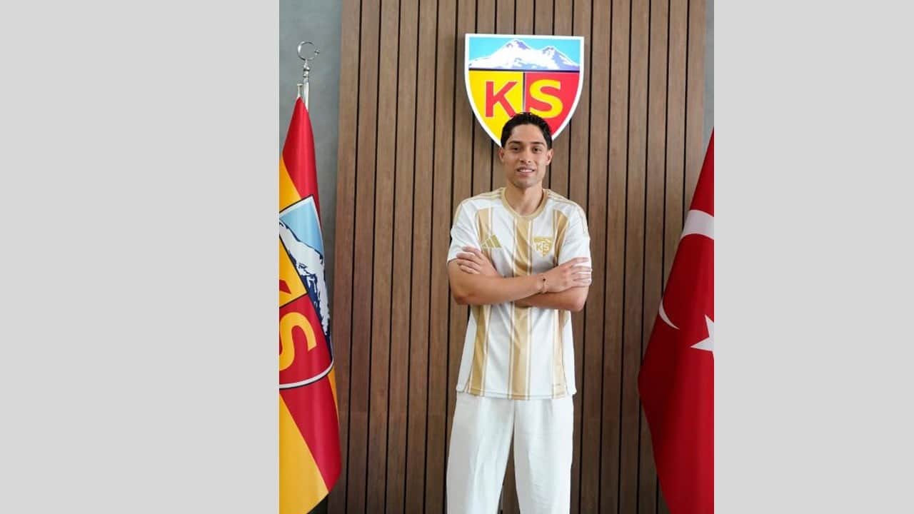 Kayserispor’da Talha Sarıarslan 3 yıllık imzayı attı