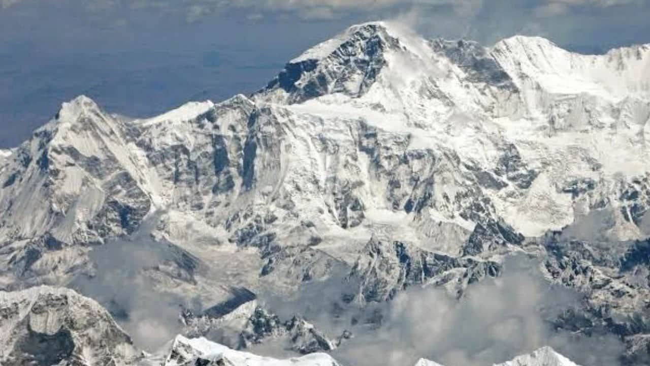 Keşif gezisi başlamadan faciayla bitti: 10 dağcı çığ altında kayboldu