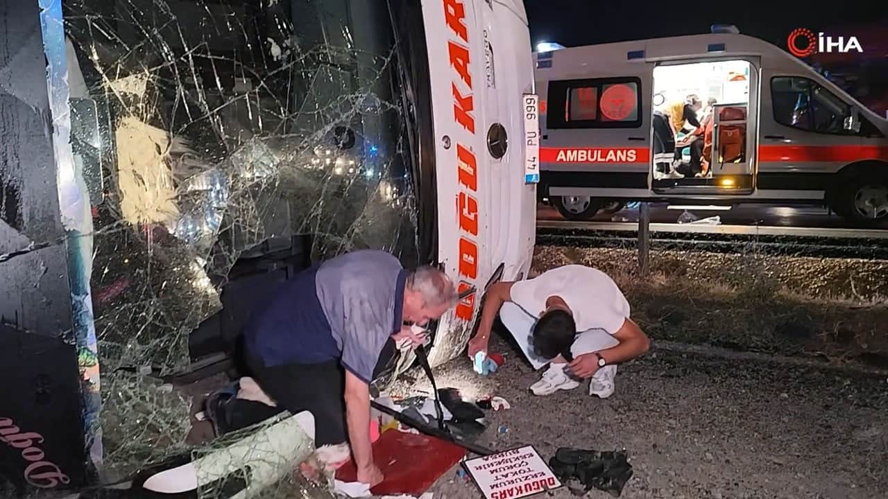 Kırıkkale'de yolcu otobüsü devrildi: Çok sayıda yaralı var