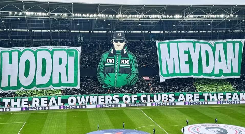 Kocaeli Stadyumu’nda görsel şölen: Kocaelispor tribünlerinden dev koreografi
