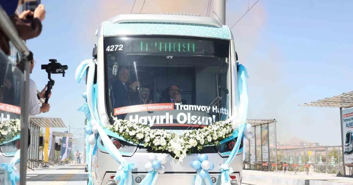 Konya'da 1,4 kilometrelik Adliye-Şehir Hastanesi Tramvay Hattı hizmete açıldı