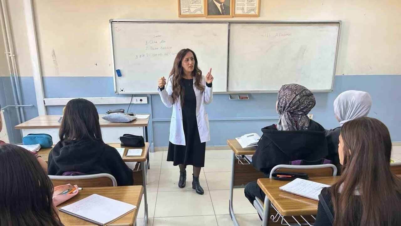 Korece tutkusunun perde arkası açığa çıktı! Sınıfta neler olduğu merak uyandırdı!