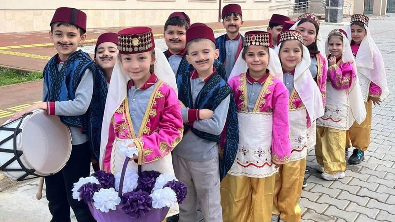 Küçük davulcular yüzleri güldürdü