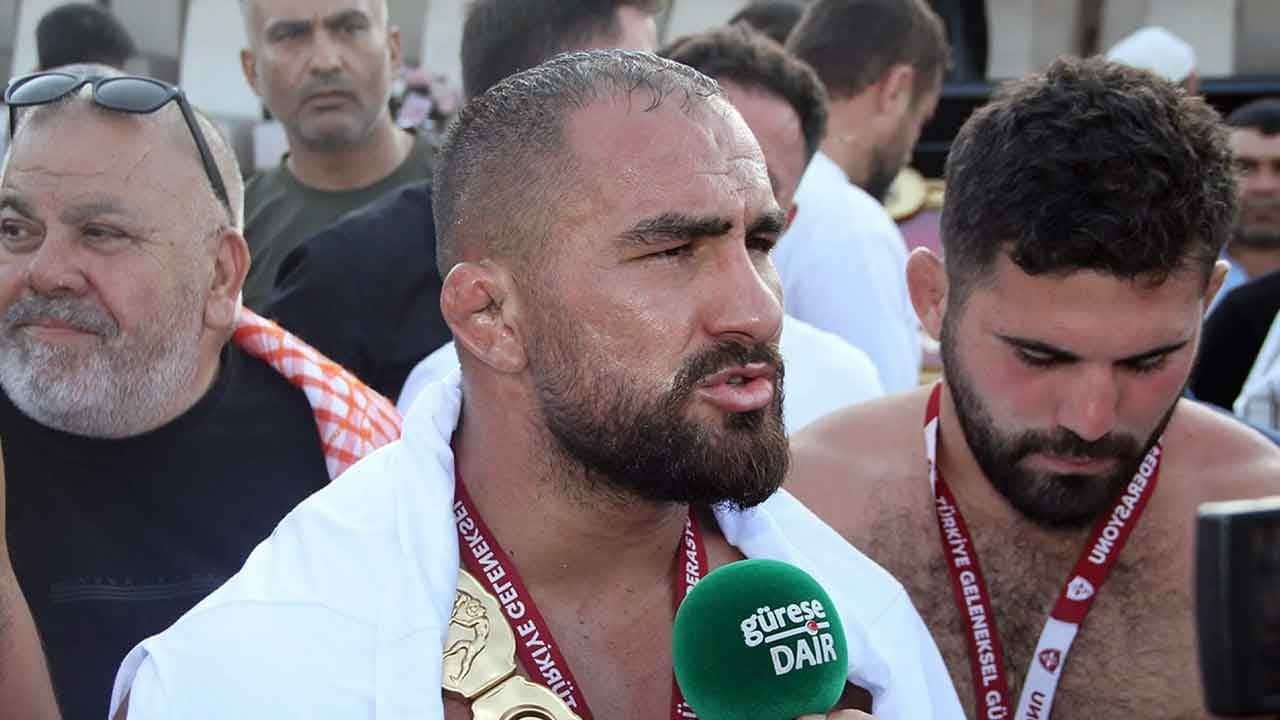 Kula Er Meydanı’nda altın kemer heyecanı! Dev pehlivan Feyzullah Aktürk rakiplerine nefes aldırmadı!