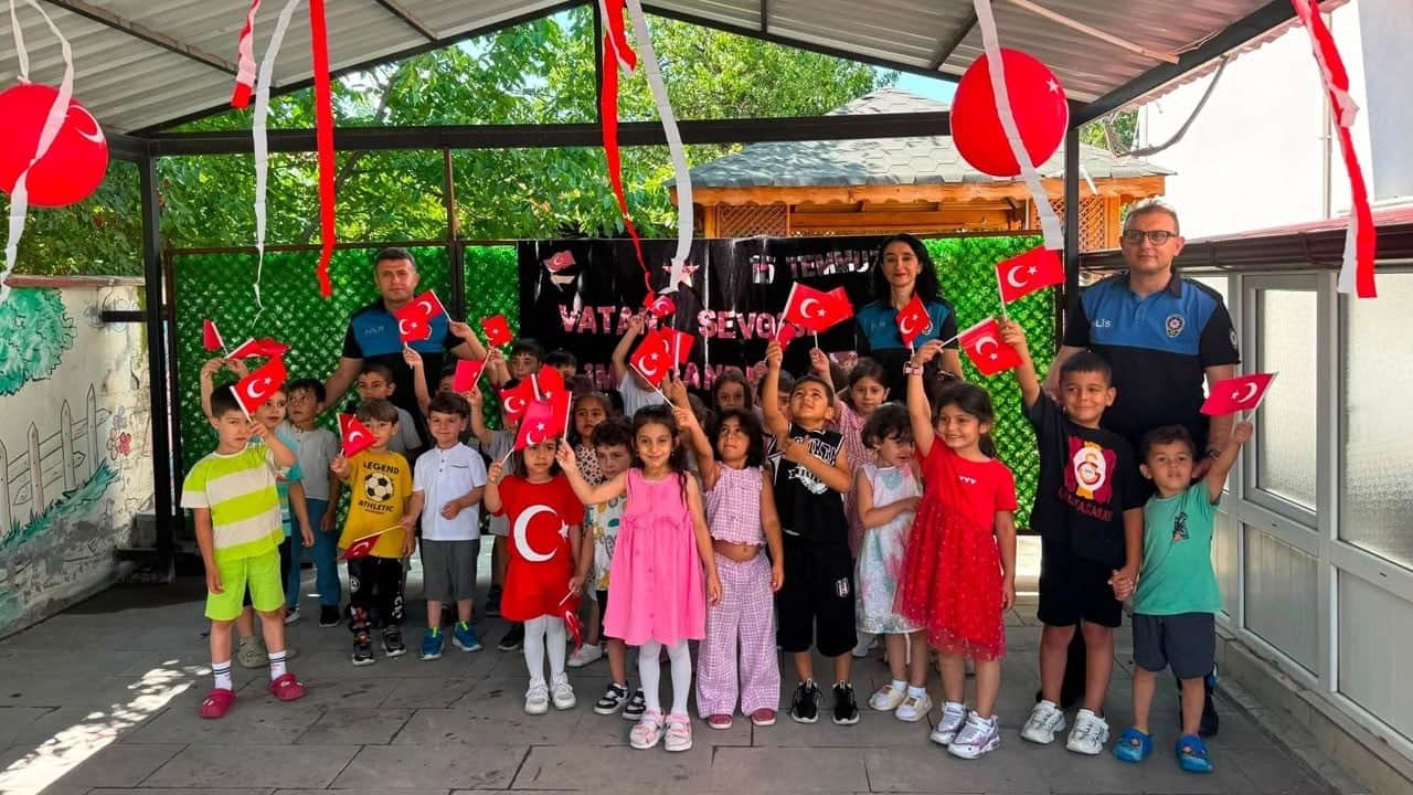 Kur’an kursu öğrencilerine 15 Temmuz bilinci!