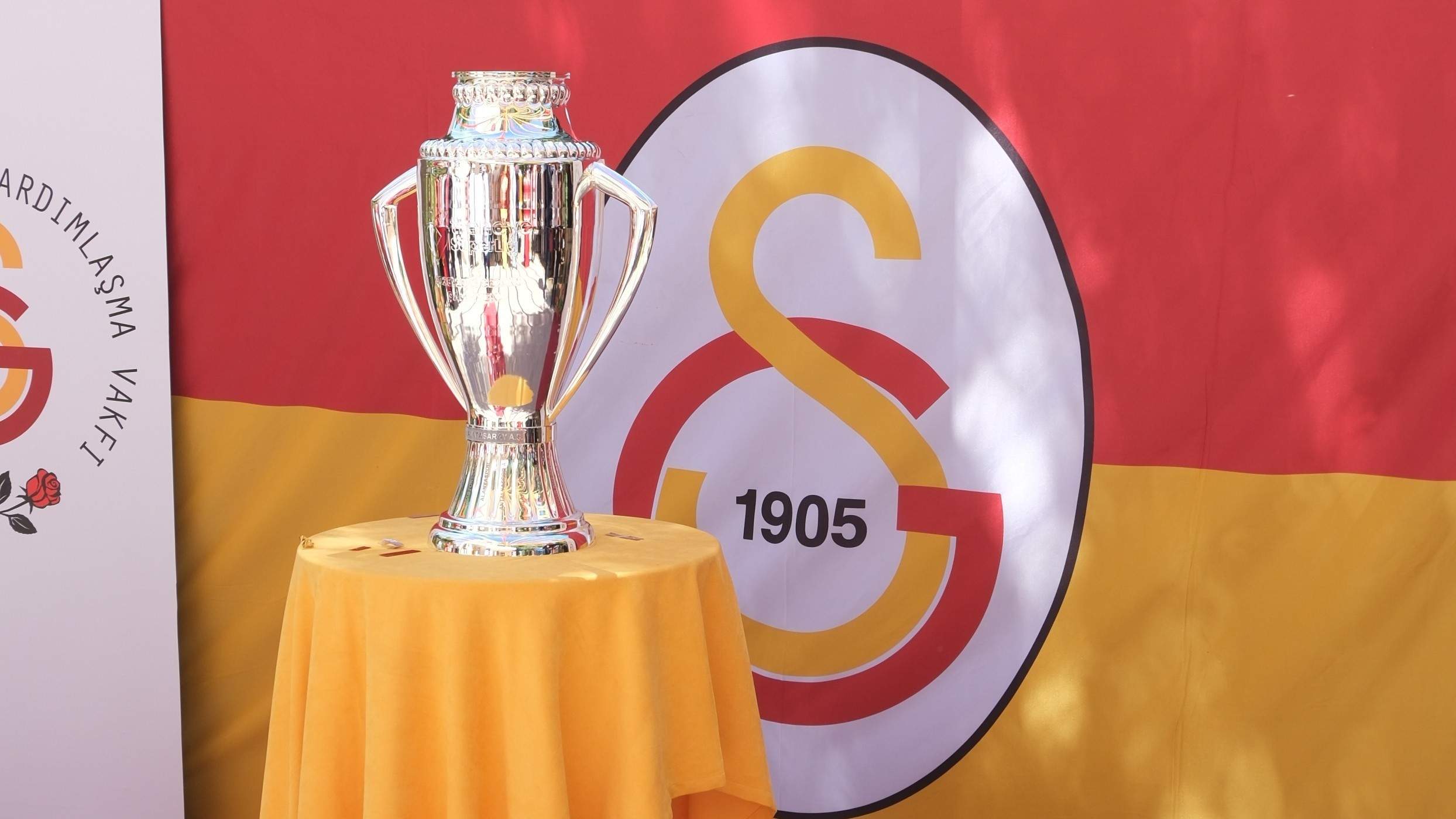 Kurban Bayramı sevinci şampiyonluk kupasıyla Galatasaraylılar Yurdu'nda yaşandı