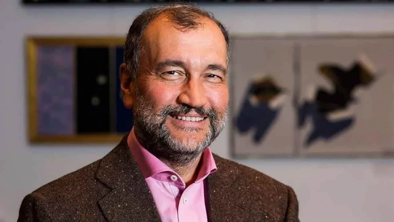 Küresel markalar lüks meraklısı yeni kuşağı yakalamak için sınırları zorluyor! Murat Ülker yeni yazısında tarihi lüks saat iş birliğinin şifrelerini çözdü!