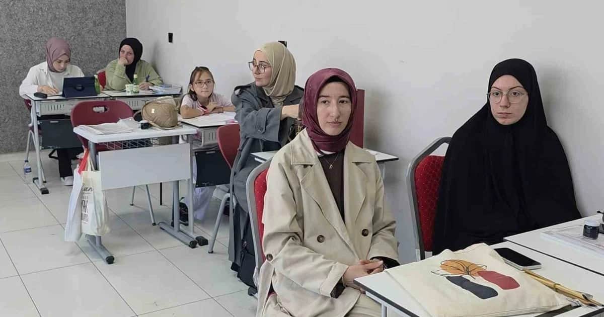 Kütahya'da hüsn-i hat kursunda yaklaşık 50 kursiyer, yeni dönemde artış bekleniyor