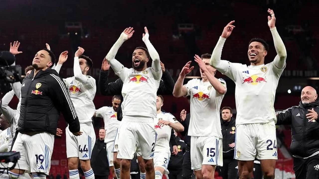 Leeds United, 45 yıl aradan sonra Old Trafford'da galip geldi