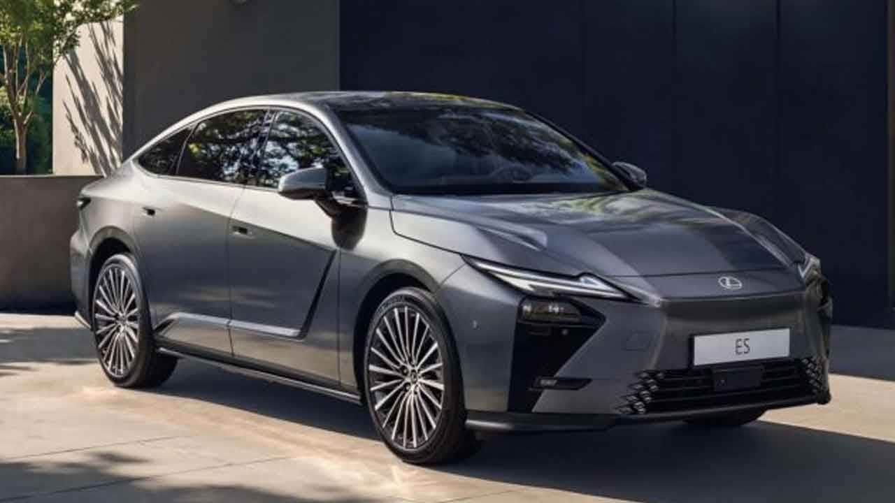 Lexus'un yeni nesil ES modeli Türkiye'de satışa çıkıyor