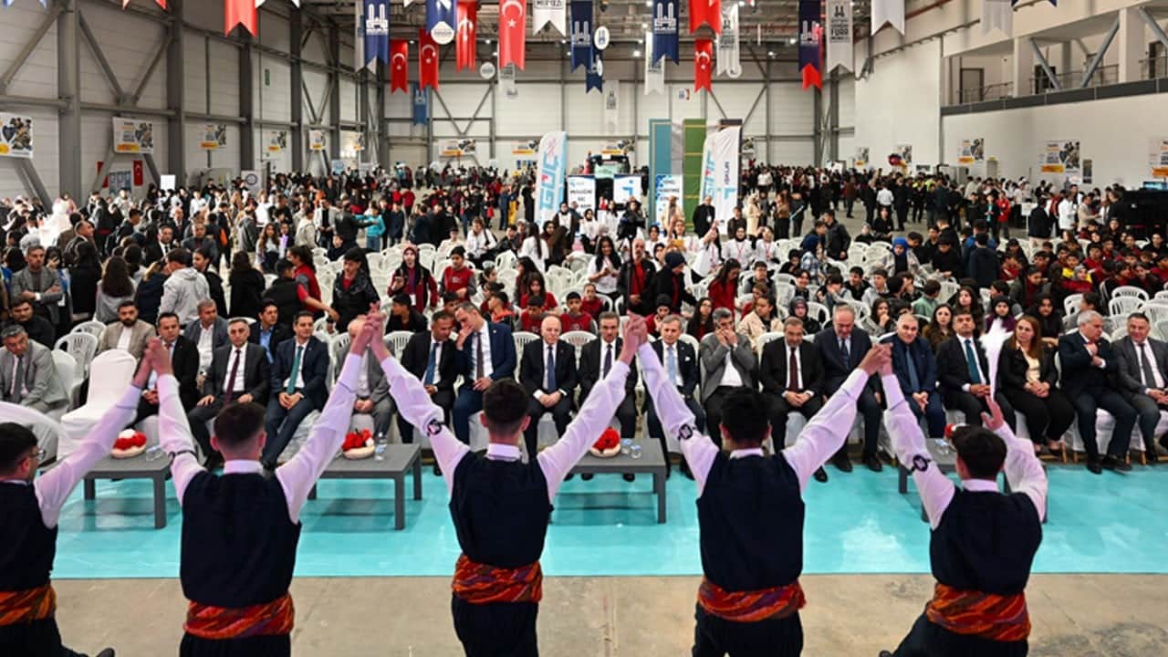 ‘Maarifin kalbinde marifetli gençlik’ mesleki ve teknik eğitim fuarı başladı