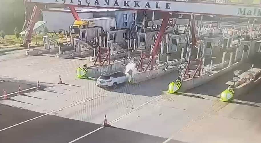 Malkara'da Çanakkale otoyolu gişelerinde otomobil bariyere çarptı: 1 ölü, 1 yaralı