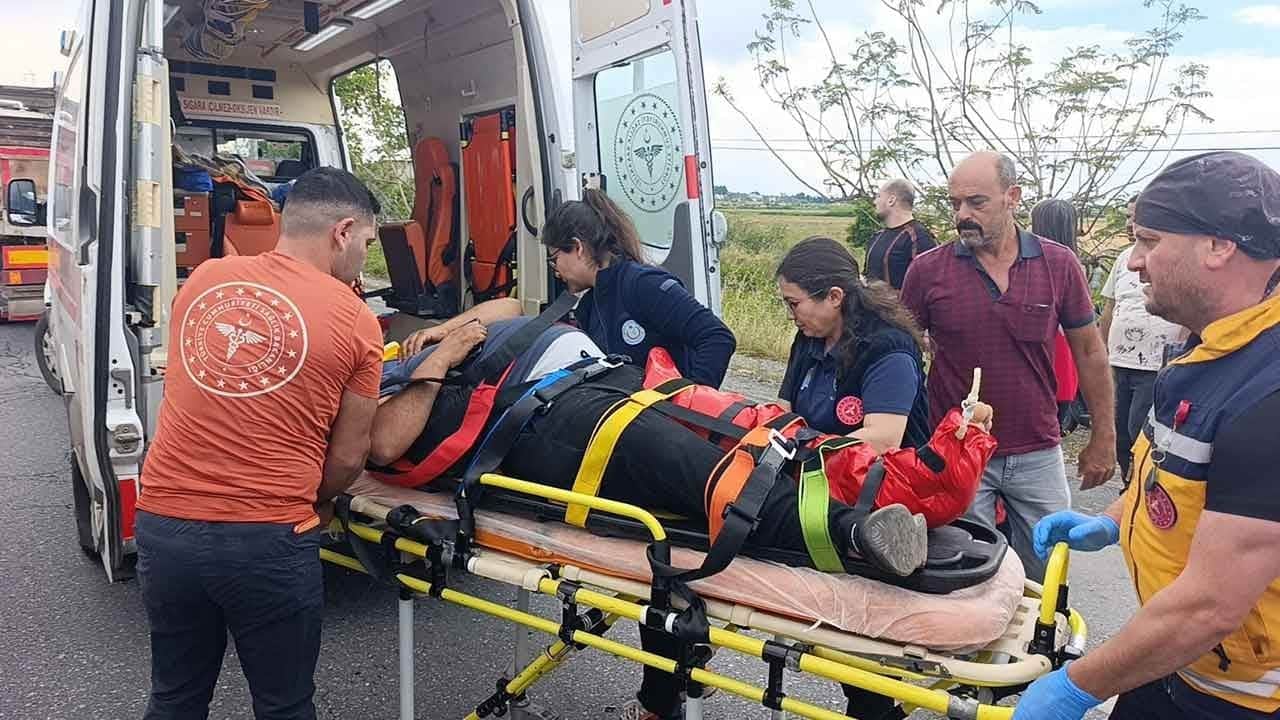 Manavgat-Alanya yolunda tıra arkadan çarpan kamyon sürücüsü araçta sıkıştı! Karayolunda kilometrelerce kuyruk oluştu!