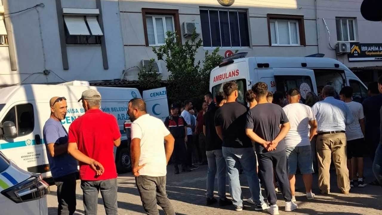 Manisa’da berber dükkânına kurşun yağdırdı: İki kişi hayatını kaybetti