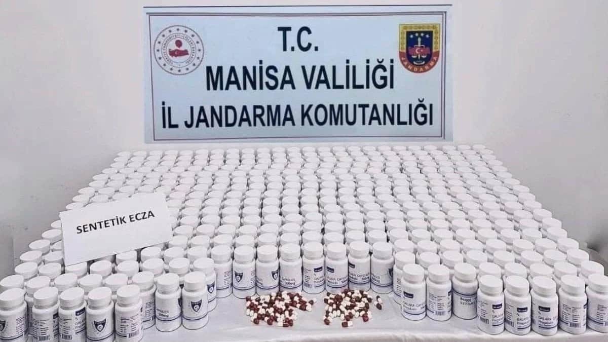Manisa'da otoyol operasyonu: Araçtan 35 bin zehir hapı çıktı!