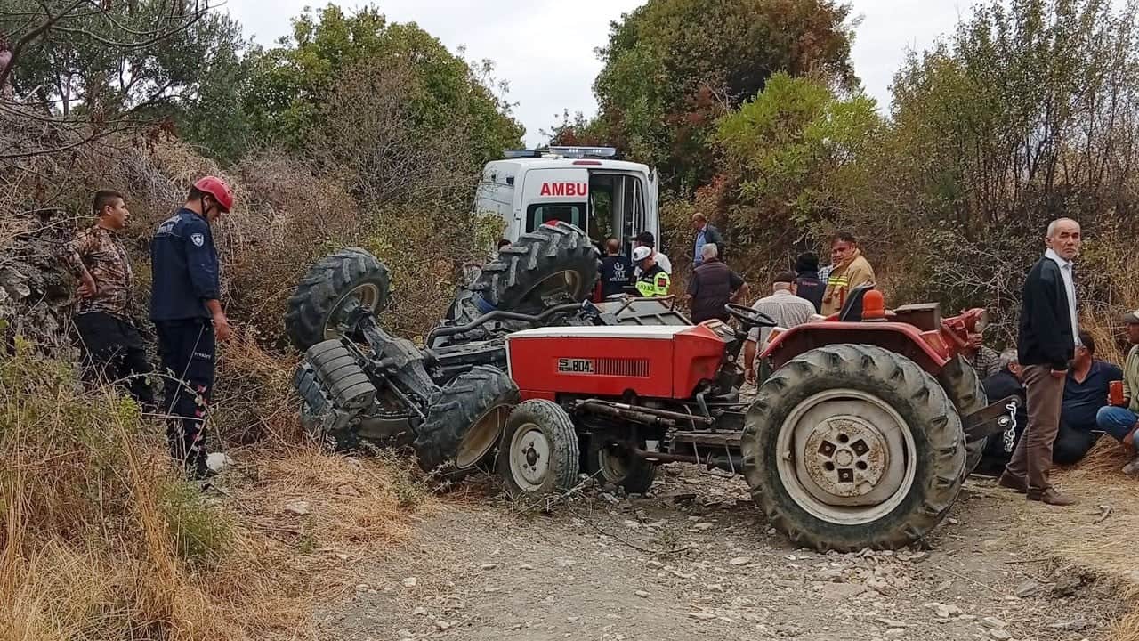 Manisa'da tarladan dönen devrildi: 2 ölü, 3 yaralı