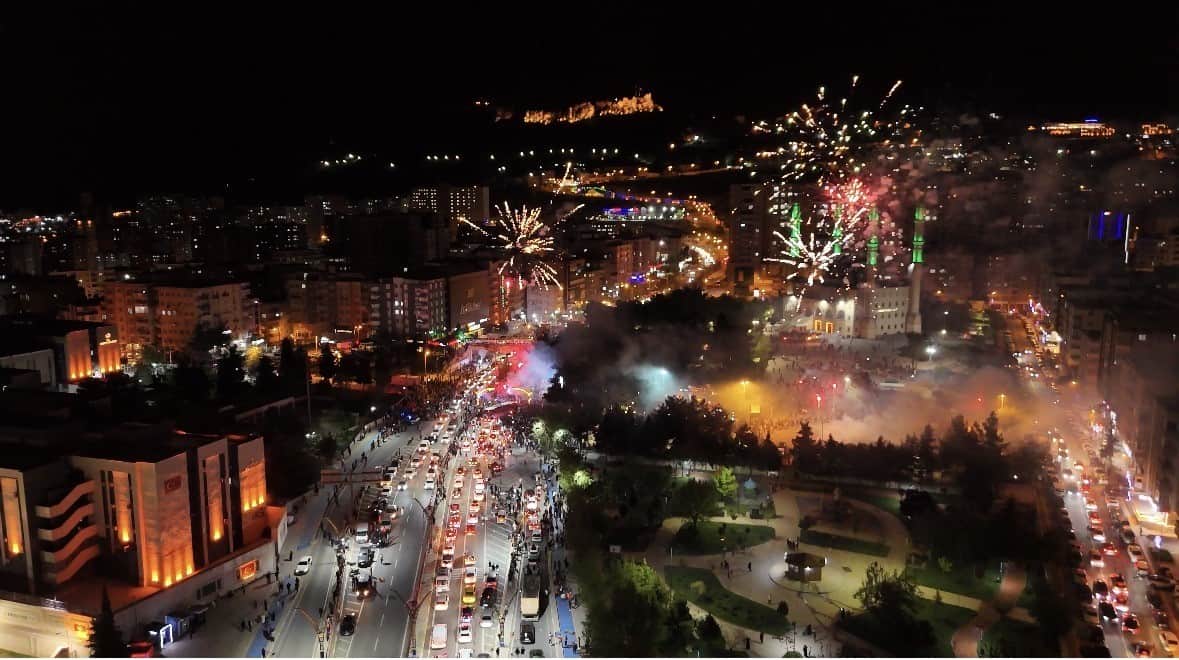 Mardin sokakları şampiyonluk çığlıklarıyla inledi! Hem de çifte...