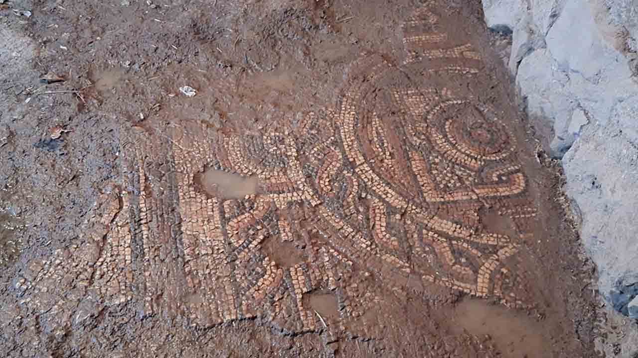 Mardin'de kaçakçılık operasyonu: 1500 yıllık Roma mozaiği ele geçirildi!