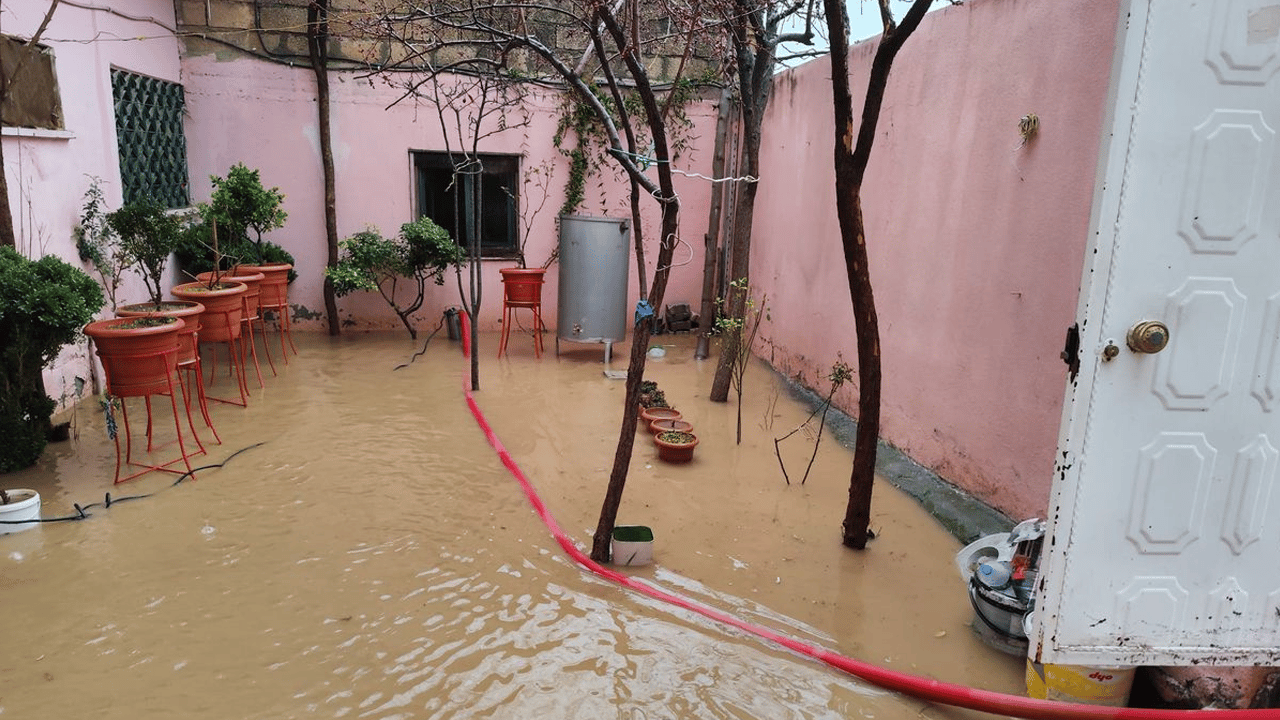 Mardin'de Sağanak Yağış Sonrası Evleri Su Bastı