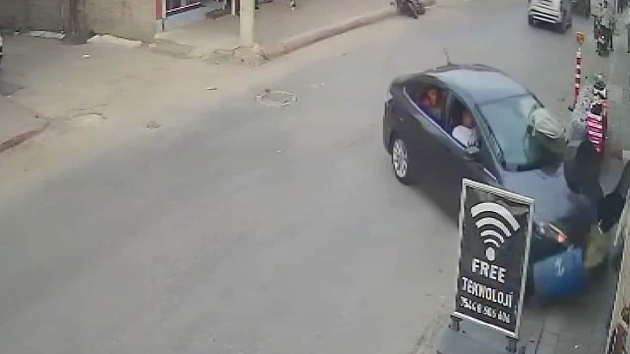 Marketin içine daldı! Adana’da feci kaza saniye saniye kamerada