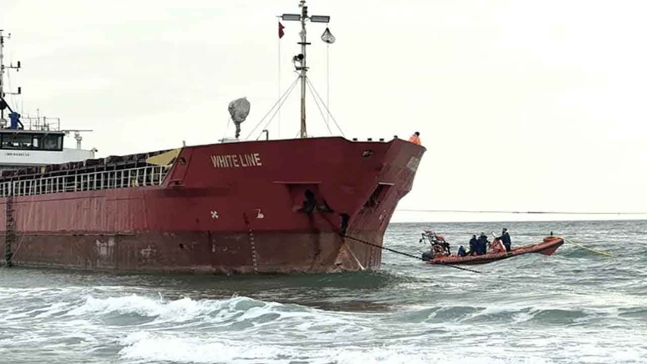 Marmara'da derin nefes! Günlerdir karaya oturan 27 bin tonluk dev çeltik gemisi nihayet kurtarıldı!