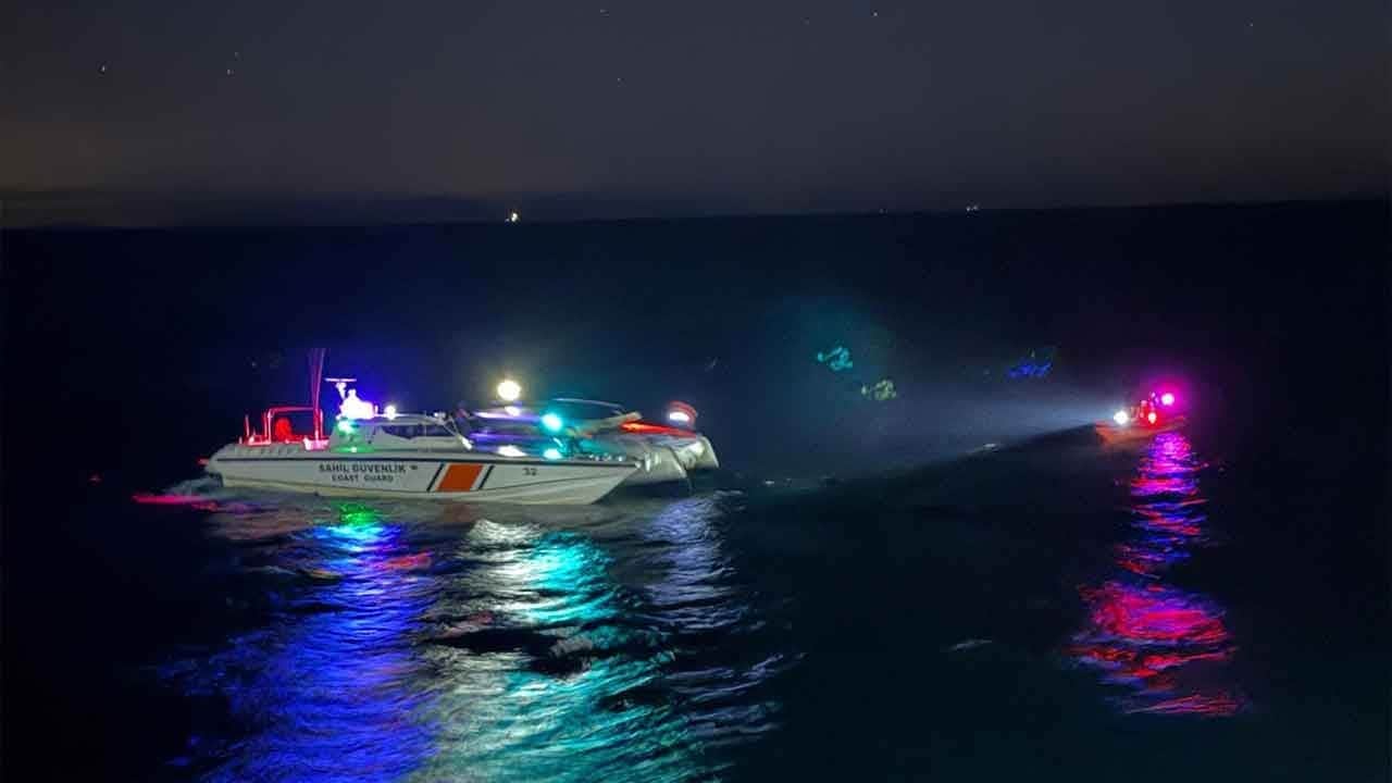 Marmaraereğlisi açıklarında motoryat alev alev yandı! Sahil Güvenlik 2 kişiyi son anda kurtardı!