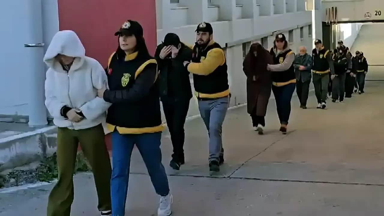 Masaj salonlarına fuhuş operasyonu!