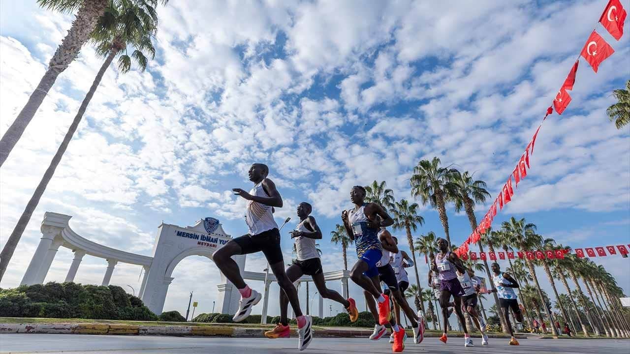 Mersin Maratonu’nda tarihi başarı! Rekorlar bir bir kırıldı
