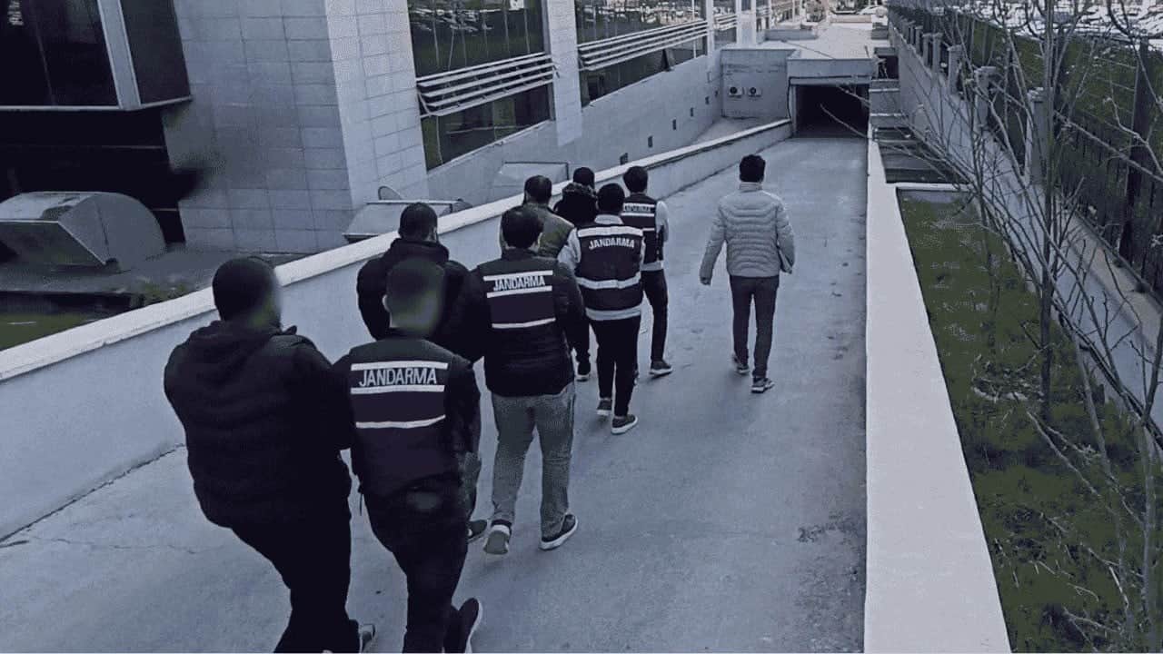 Mersin’de 3 DEAŞ’lı paketlendi