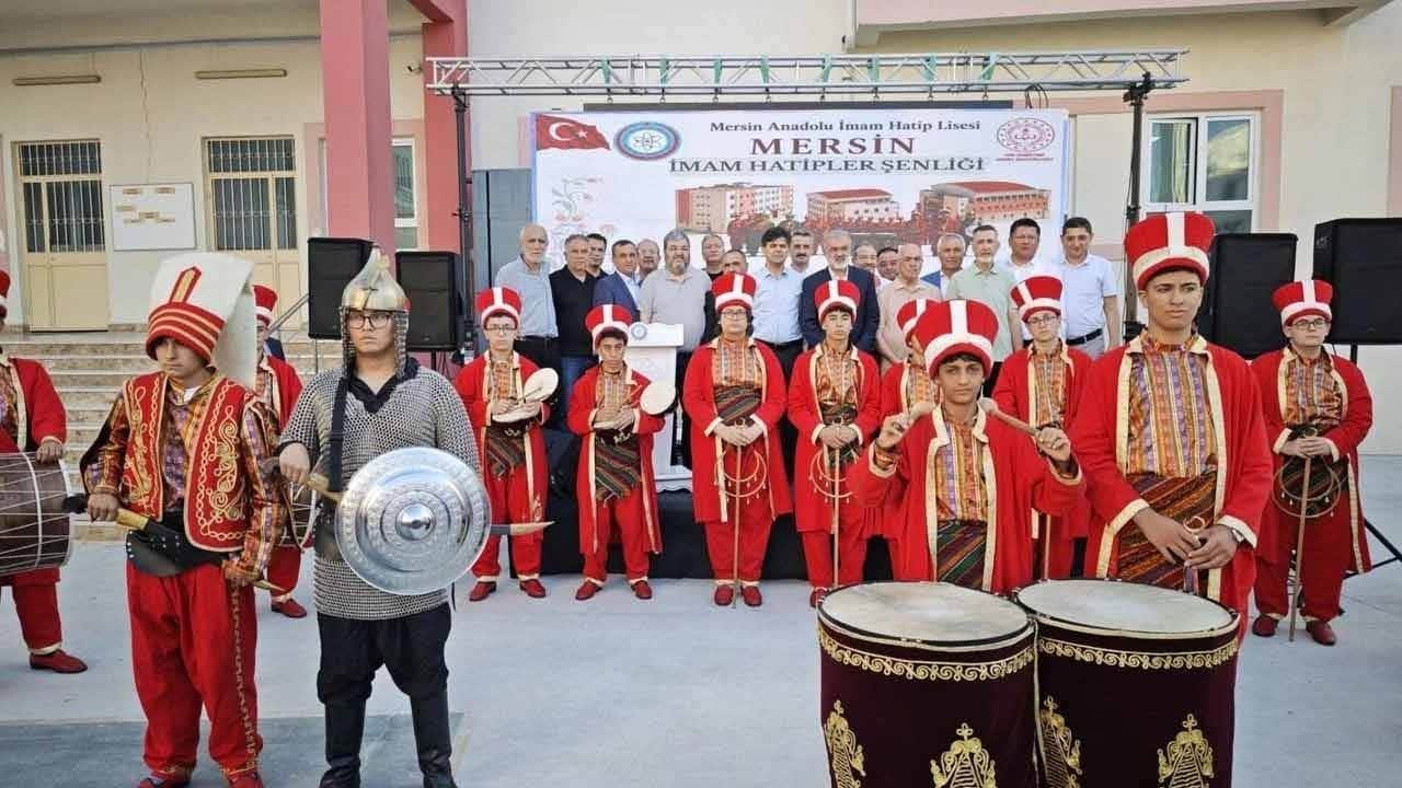 Mersin’de manevi atmosfer! İmam Hatipliler şenlikte buluştu