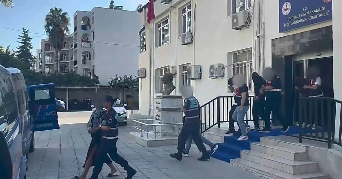 Mersin'de sahte hesaplarla şantaj yapan şebekeye operasyon: 4 şüpheli tutuklandı