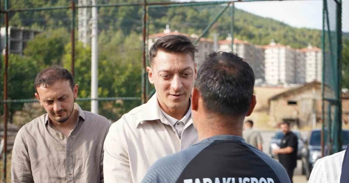 Mesut Özil Taraklı'da duyurdu: "Bir akademi kurma hayalim var, bir sene sonra bitecek"
