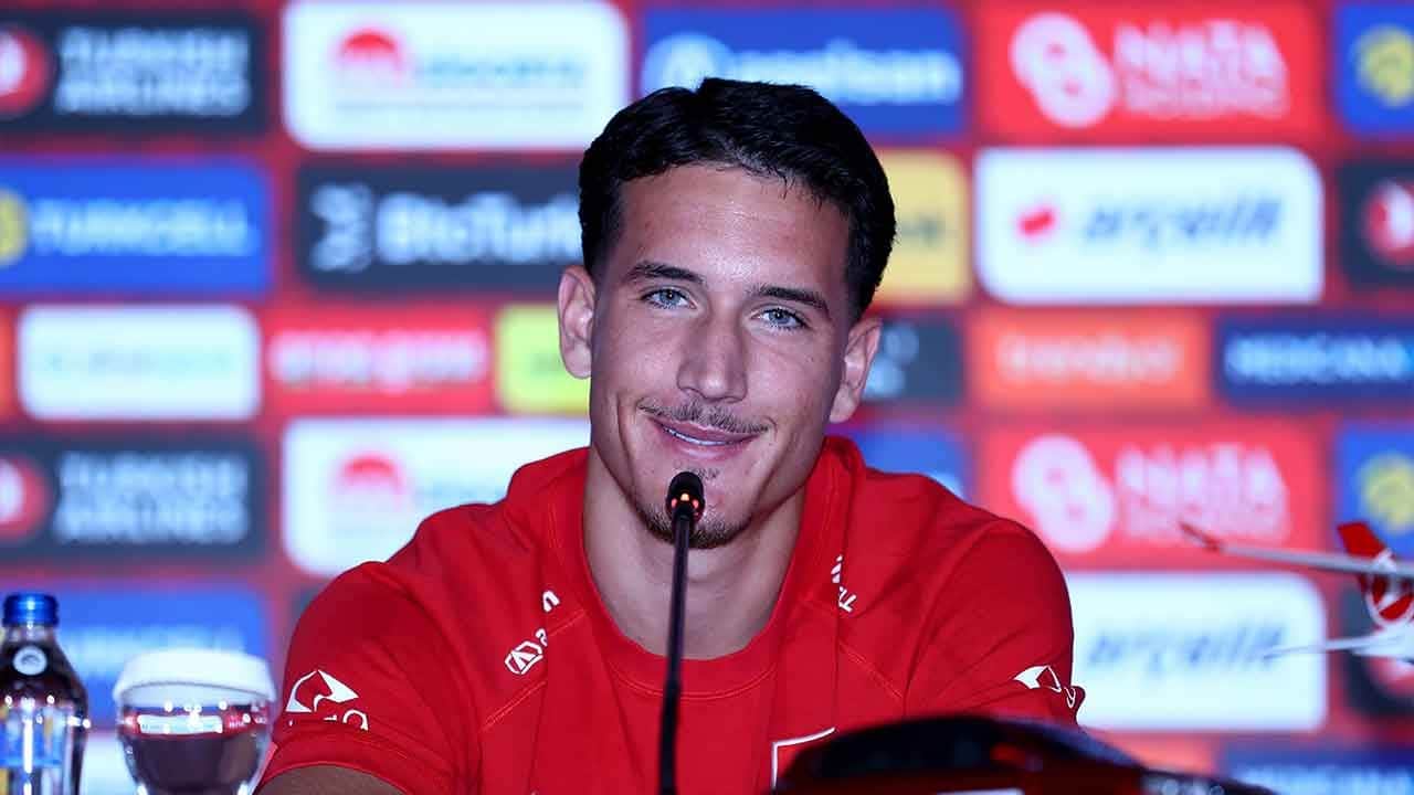 Milli futbolcu Deniz Gül, hedeflerinin ve hayallerinin çok büyük olduğunu açıkladı
