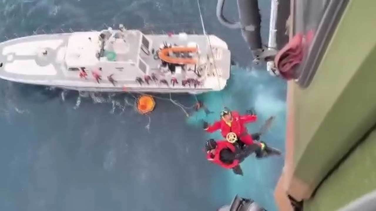 Milli Savunma Bakanlığı: İzmir açıklarında 2 kazazede kurtarıldı