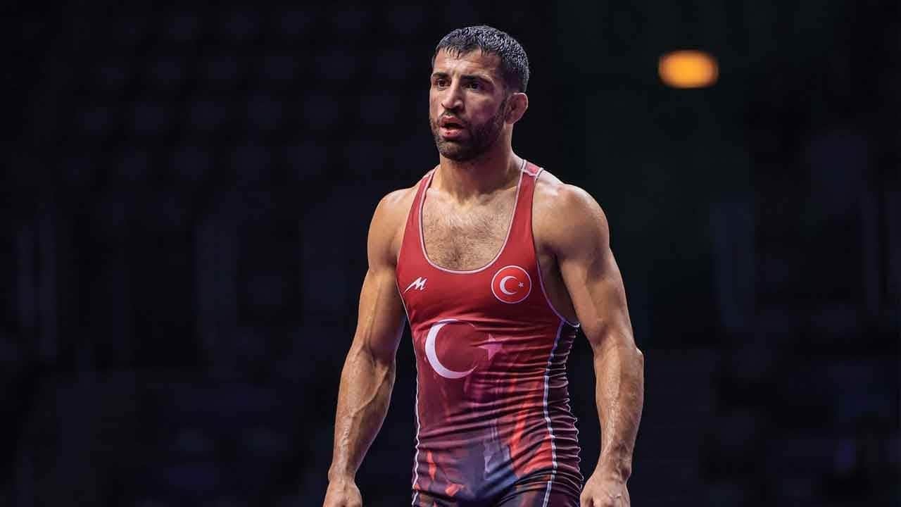 Minderde gururumuz oldu! Milli güreşçi Murat Fırat’tan Akdeniz Oyunları’nda bronz madalya!