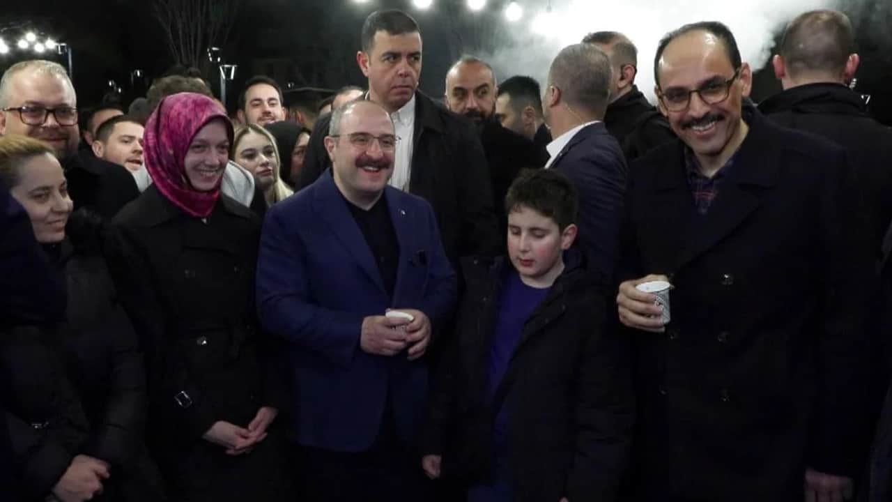 MİT Başkanı Kalın, sahurda vatandaşlarla bir araya geldi